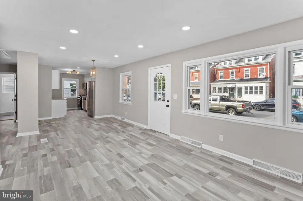 121 MCCLELLAN AVENUE Hamilton, NJ 08610