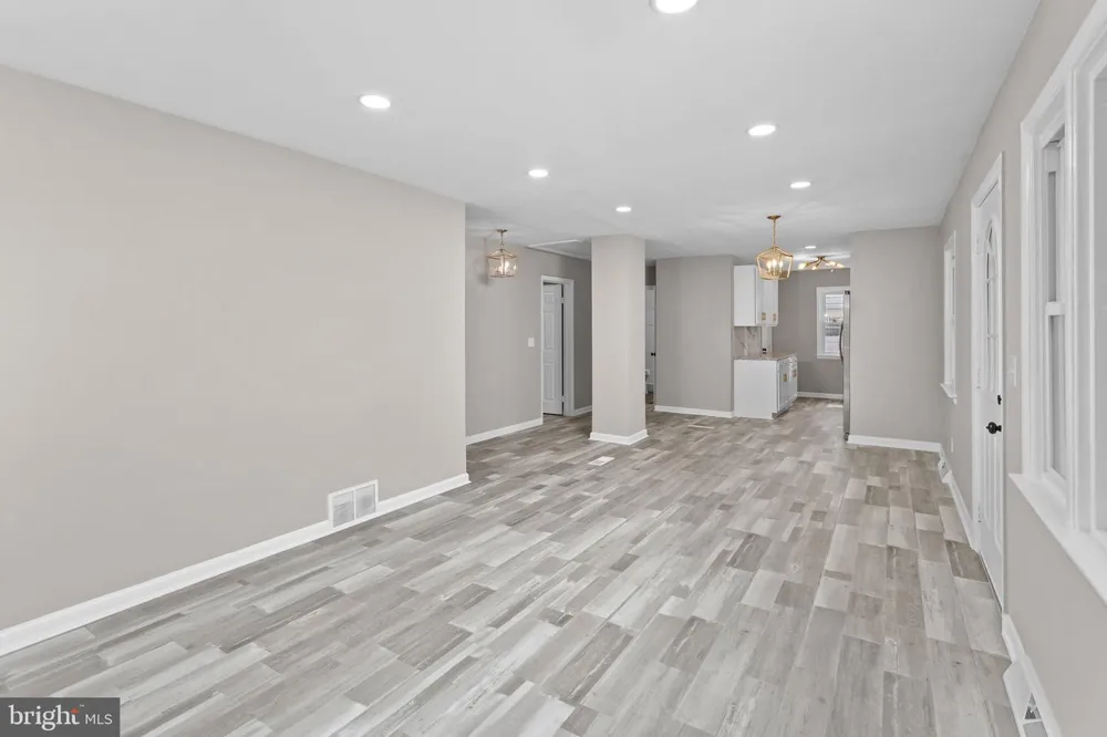 121 MCCLELLAN AVENUE Hamilton, NJ 08610
