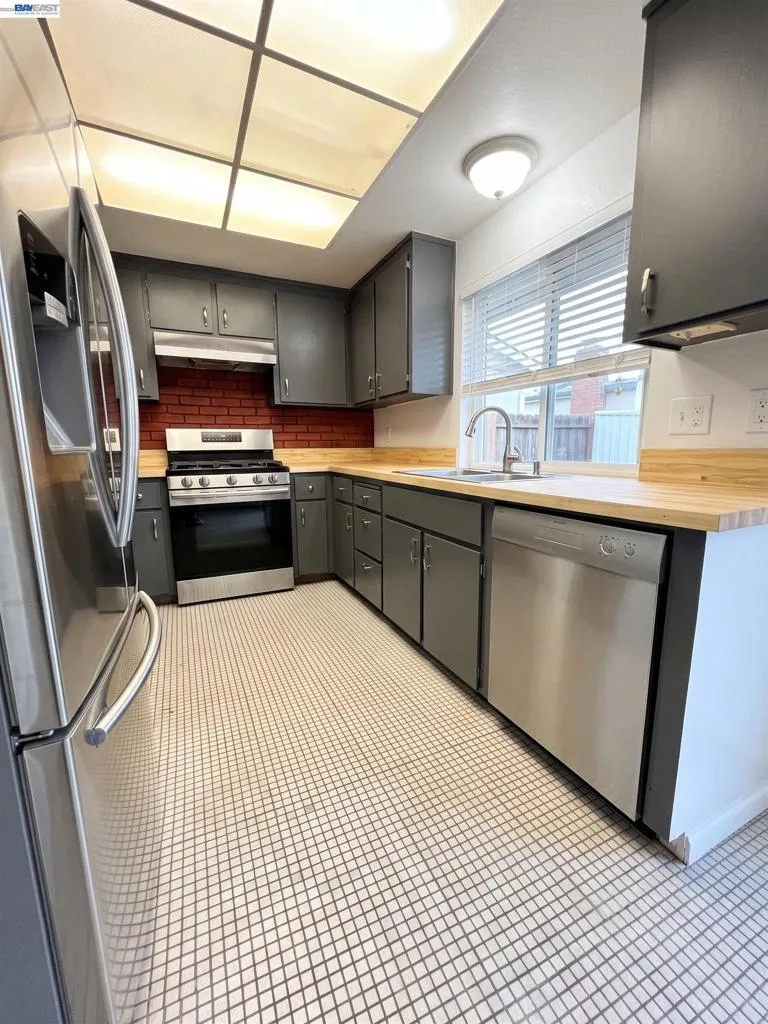 506 Marina Way Richmond, CA 94801