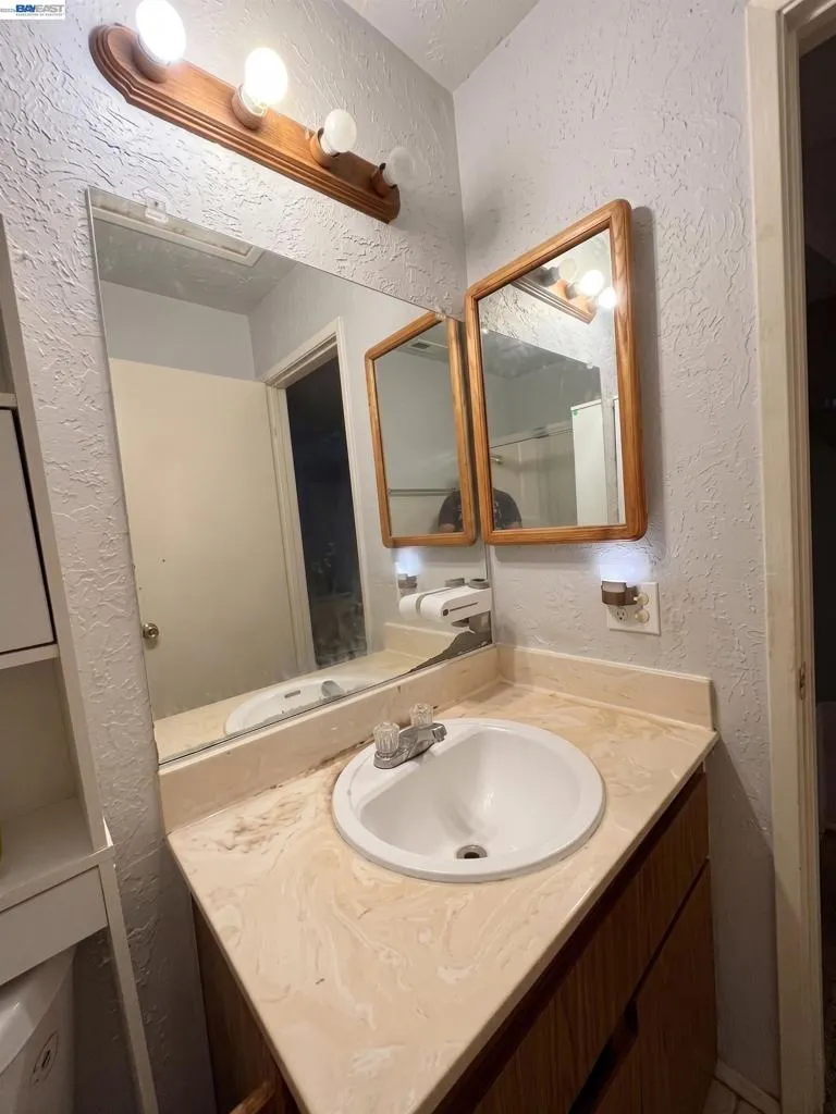 506 Marina Way Richmond, CA 94801