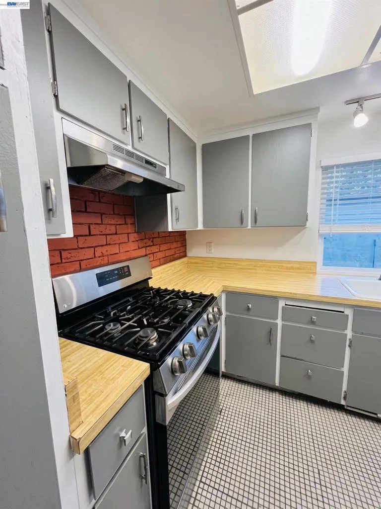 506 Marina Way Richmond, CA 94801