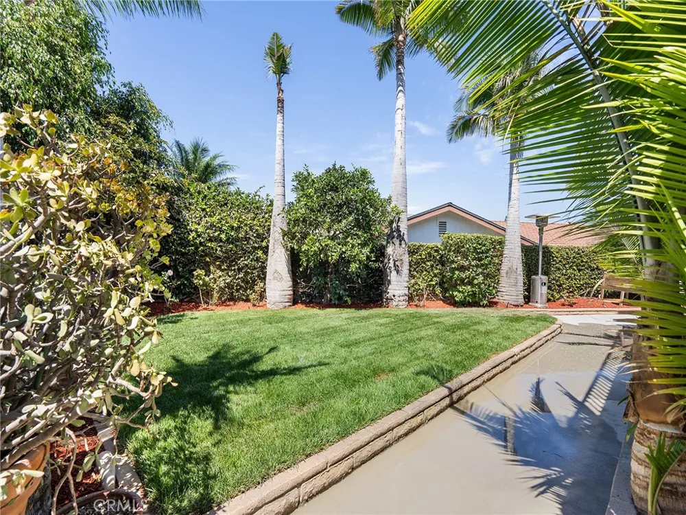 3561 Dahlia Circle Seal Beach, CA 90740