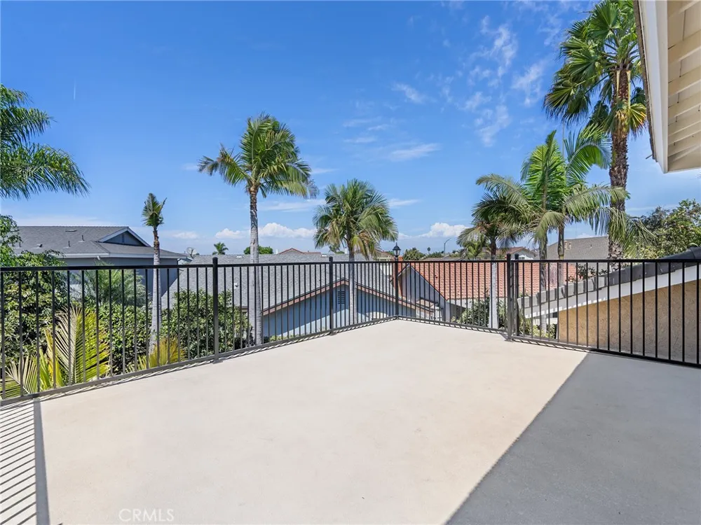 3561 Dahlia Circle Seal Beach, CA 90740