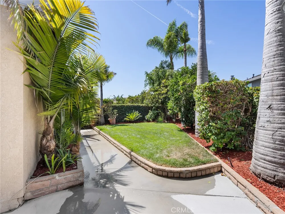 3561 Dahlia Circle Seal Beach, CA 90740