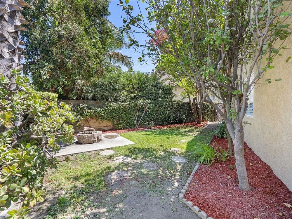 3561 Dahlia Circle Seal Beach, CA 90740