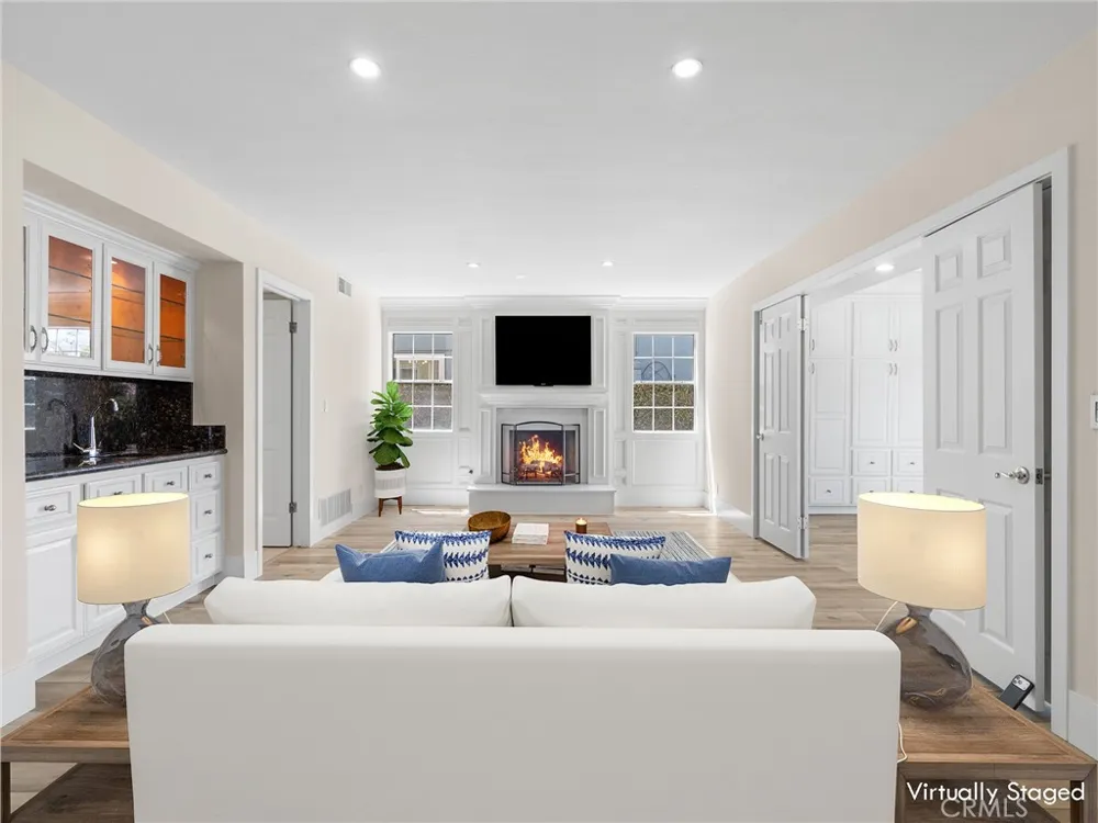 3561 Dahlia Circle Seal Beach, CA 90740