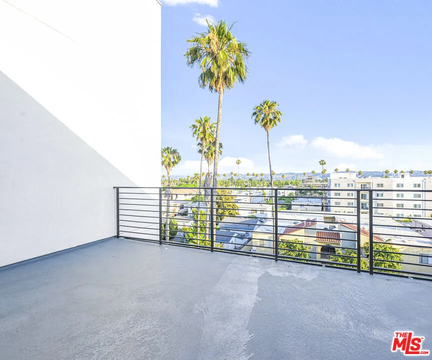 14811 Erwin Street #502 Van Nuys, CA 91411