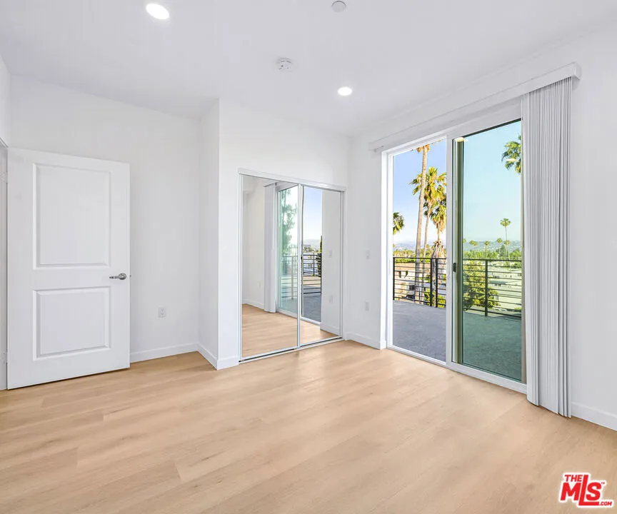 14811 Erwin Street #502 Van Nuys, CA 91411