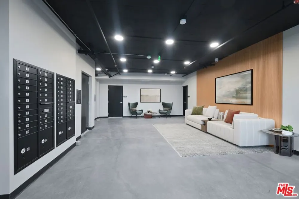 14811 Erwin Street #502 Van Nuys, CA 91411