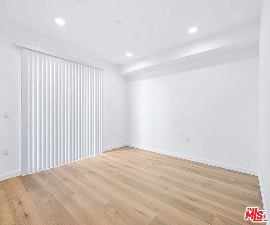 14811 Erwin Street #502 Van Nuys, CA 91411