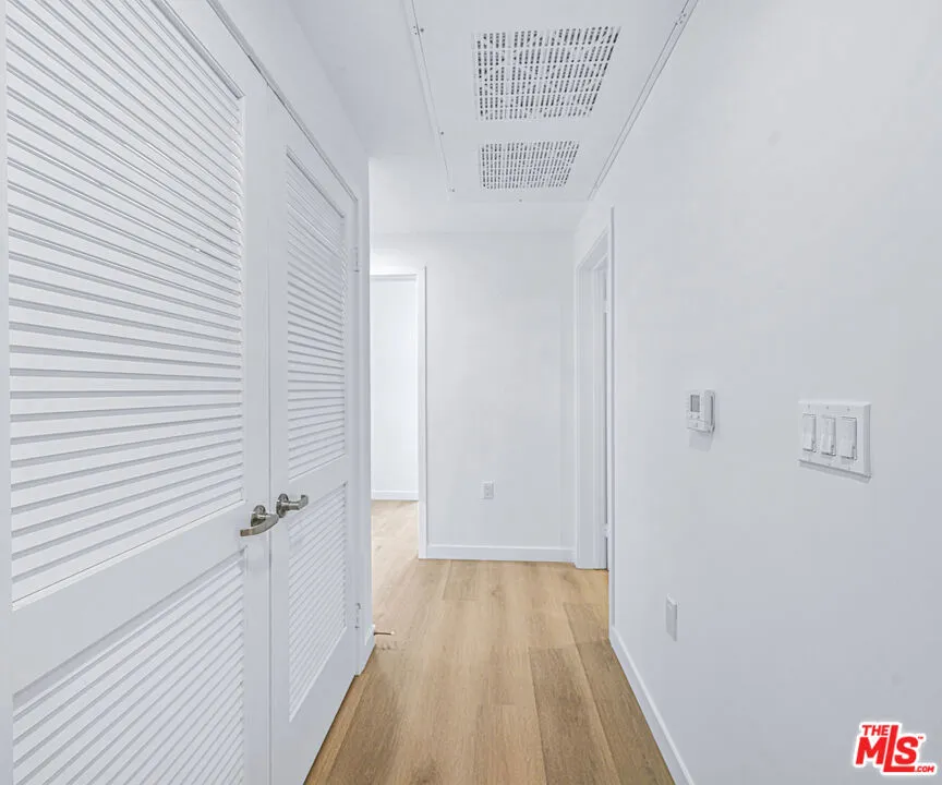 14811 Erwin Street #502 Van Nuys, CA 91411