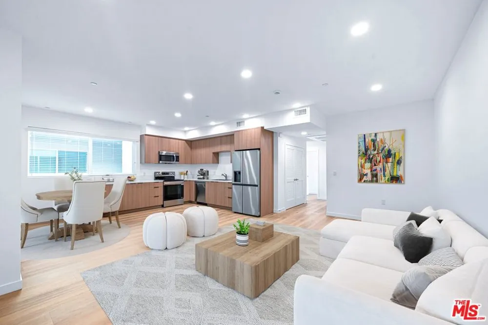 14811 Erwin Street #502 Van Nuys, CA 91411