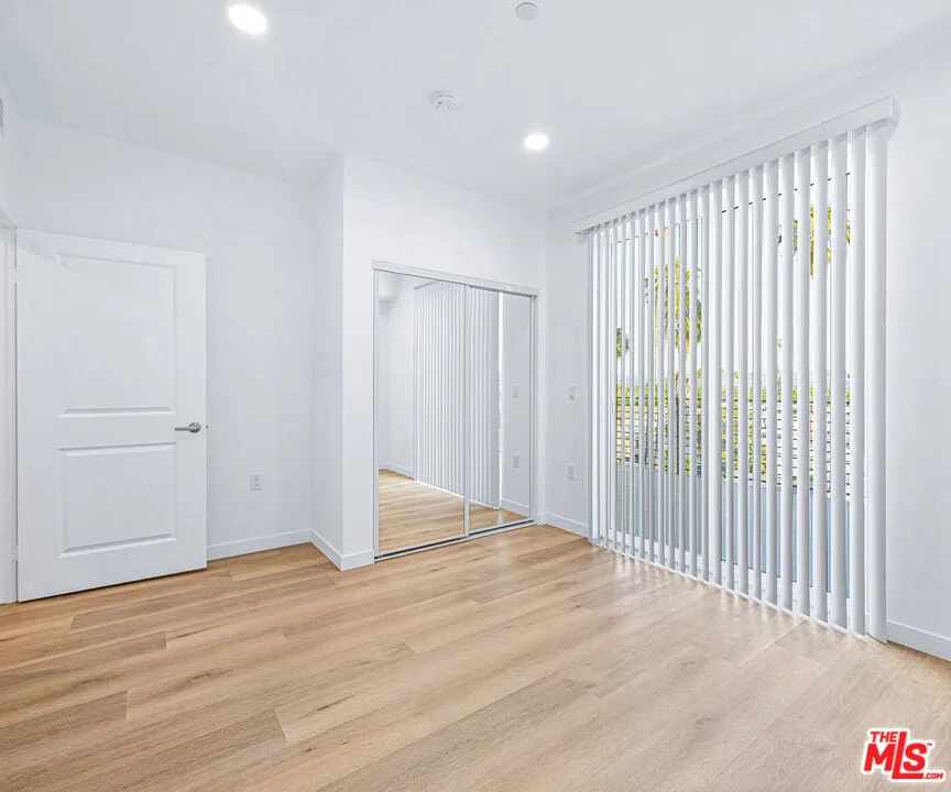 14811 Erwin Street #502 Van Nuys, CA 91411