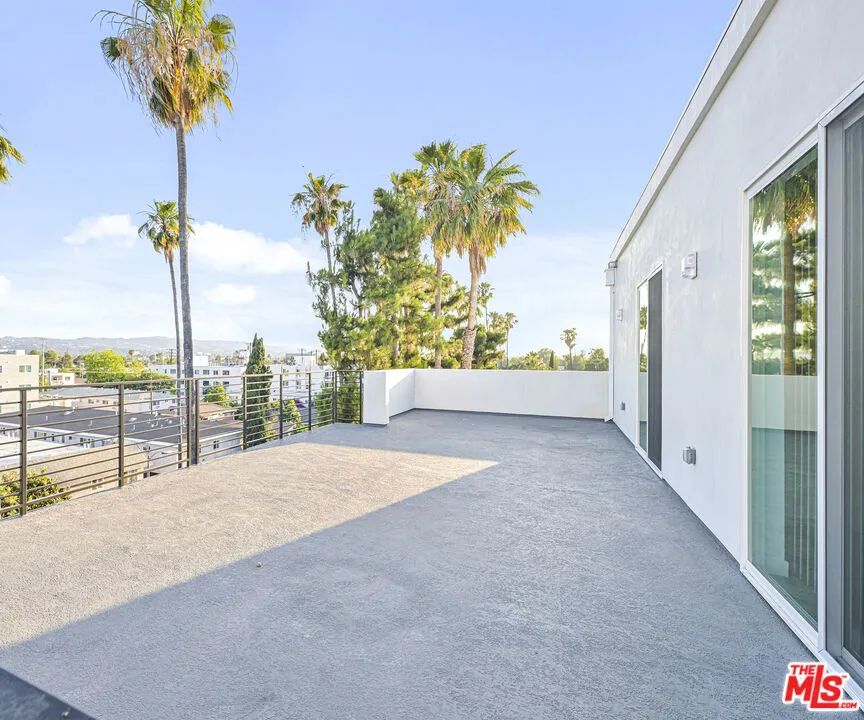 14811 Erwin Street #502 Van Nuys, CA 91411