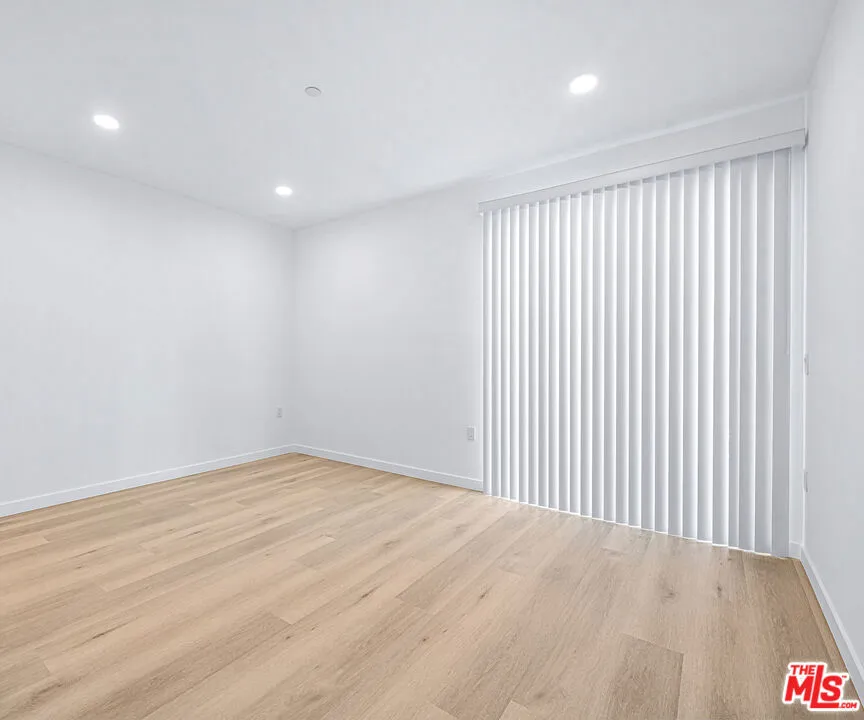 14811 Erwin Street #502 Van Nuys, CA 91411