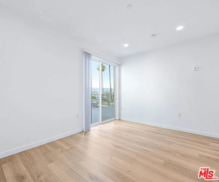 14811 Erwin Street #502 Van Nuys, CA 91411