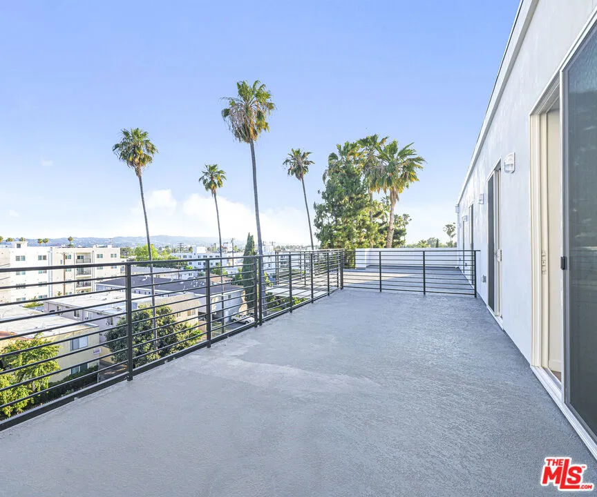 14811 Erwin Street #502 Van Nuys, CA 91411
