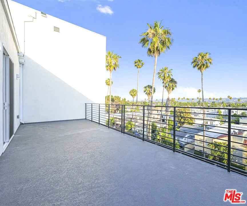 14811 Erwin Street #502 Van Nuys, CA 91411