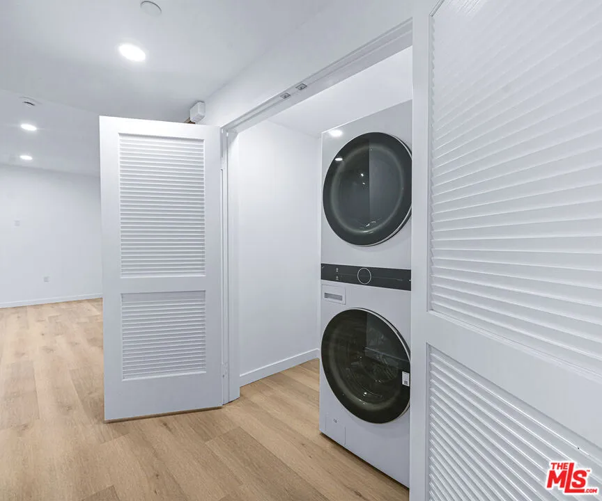 14811 Erwin Street #502 Van Nuys, CA 91411