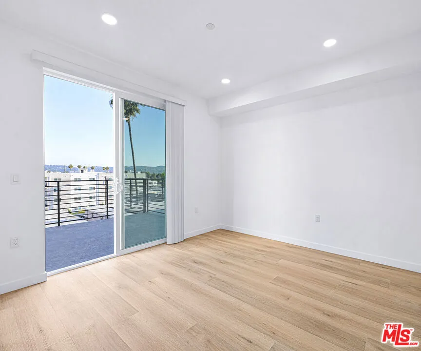 14811 Erwin Street #502 Van Nuys, CA 91411
