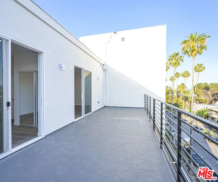 14811 Erwin Street #502 Van Nuys, CA 91411