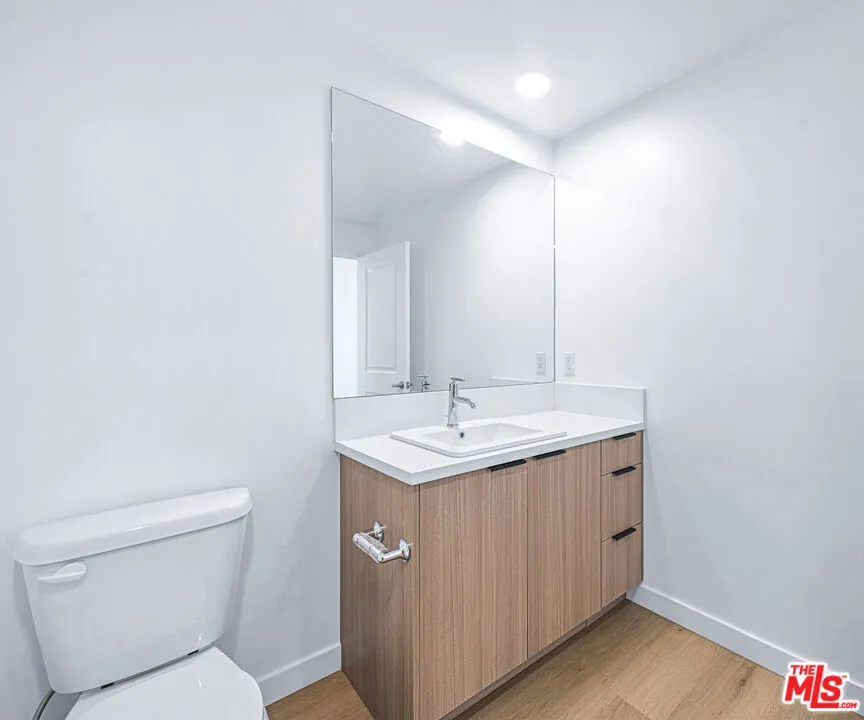 14811 Erwin Street #502 Van Nuys, CA 91411