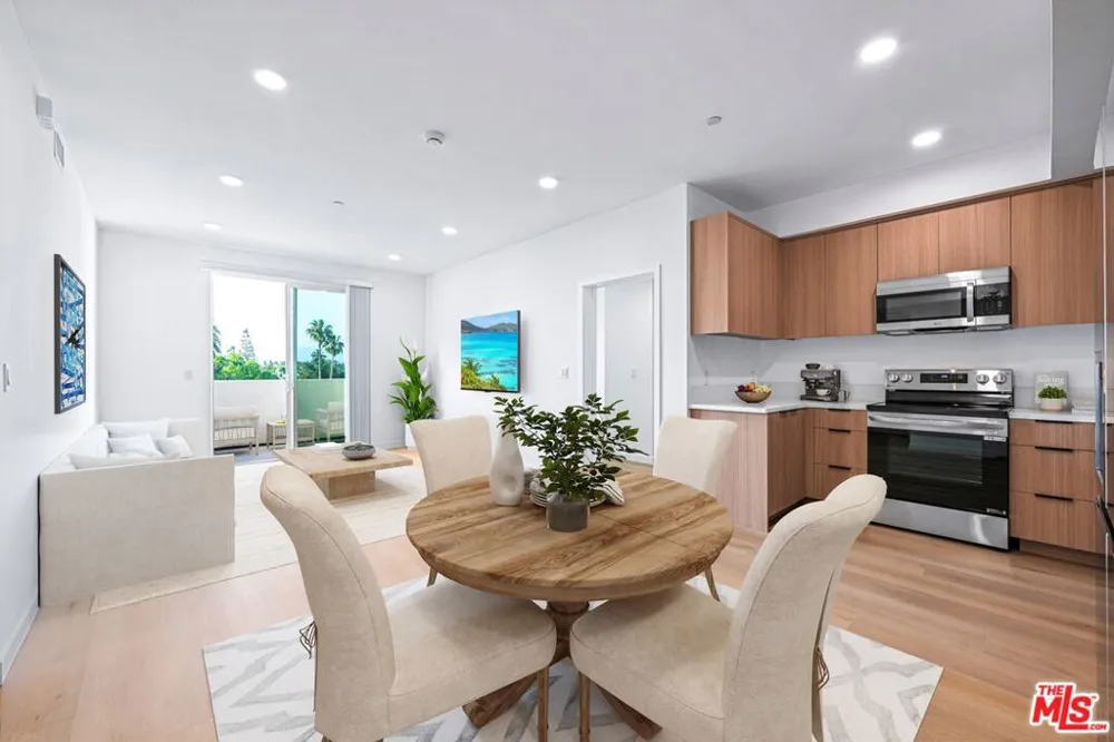 14811 Erwin Street #502 Van Nuys, CA 91411
