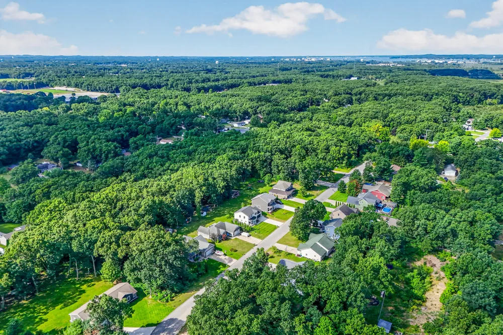 2525 Chestnut Trail Muskegon, MI 49442