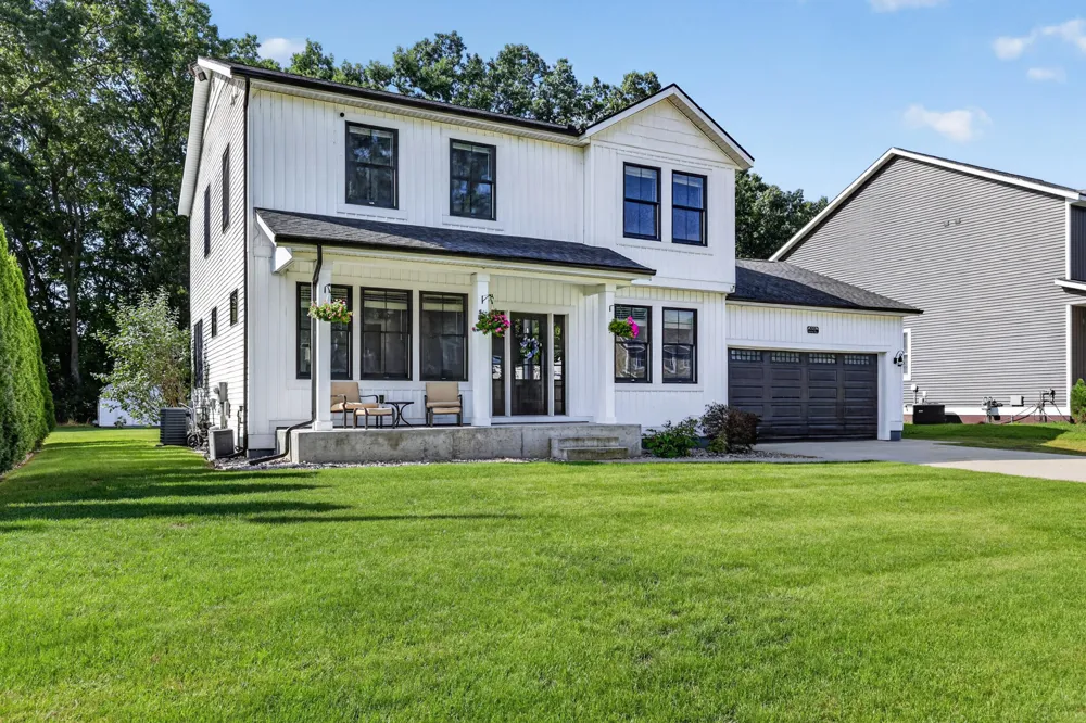 2525 Chestnut Trail Muskegon, MI 49442