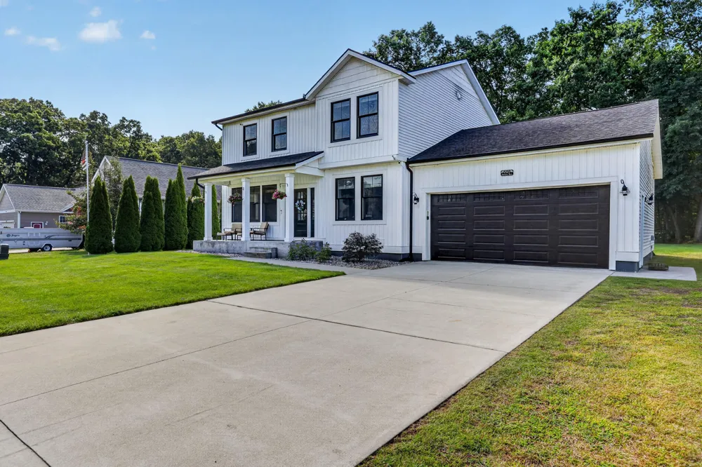 2525 Chestnut Trail Muskegon, MI 49442