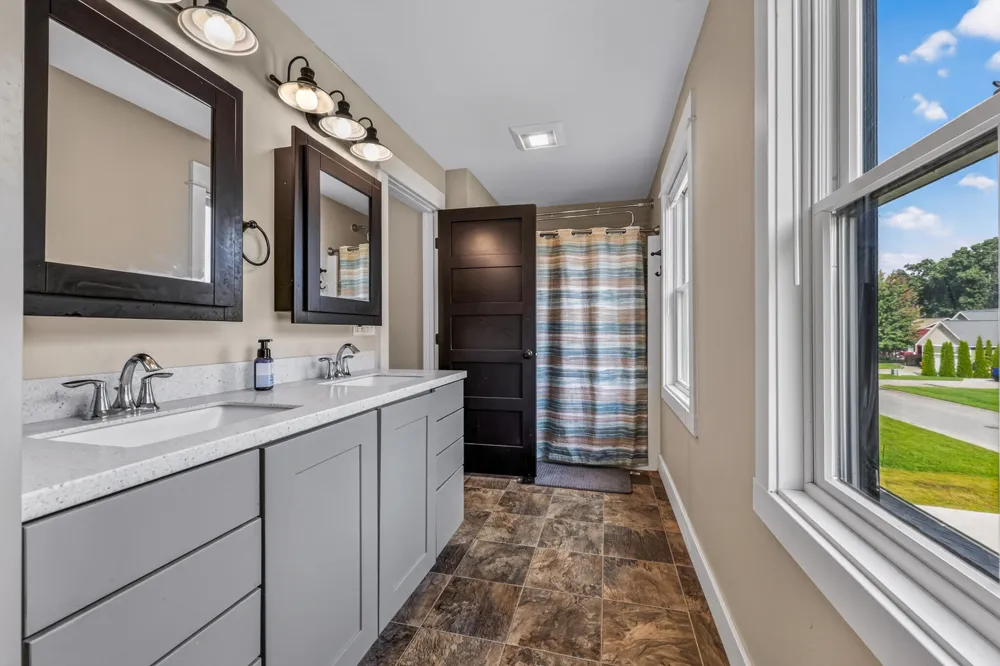 2525 Chestnut Trail Muskegon, MI 49442