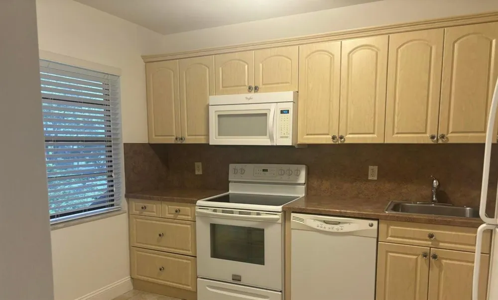 9264 Vista Del Lago #H Boca Raton, FL 33428