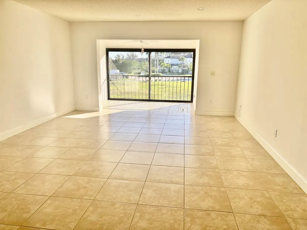 9264 Vista Del Lago #H Boca Raton, FL 33428