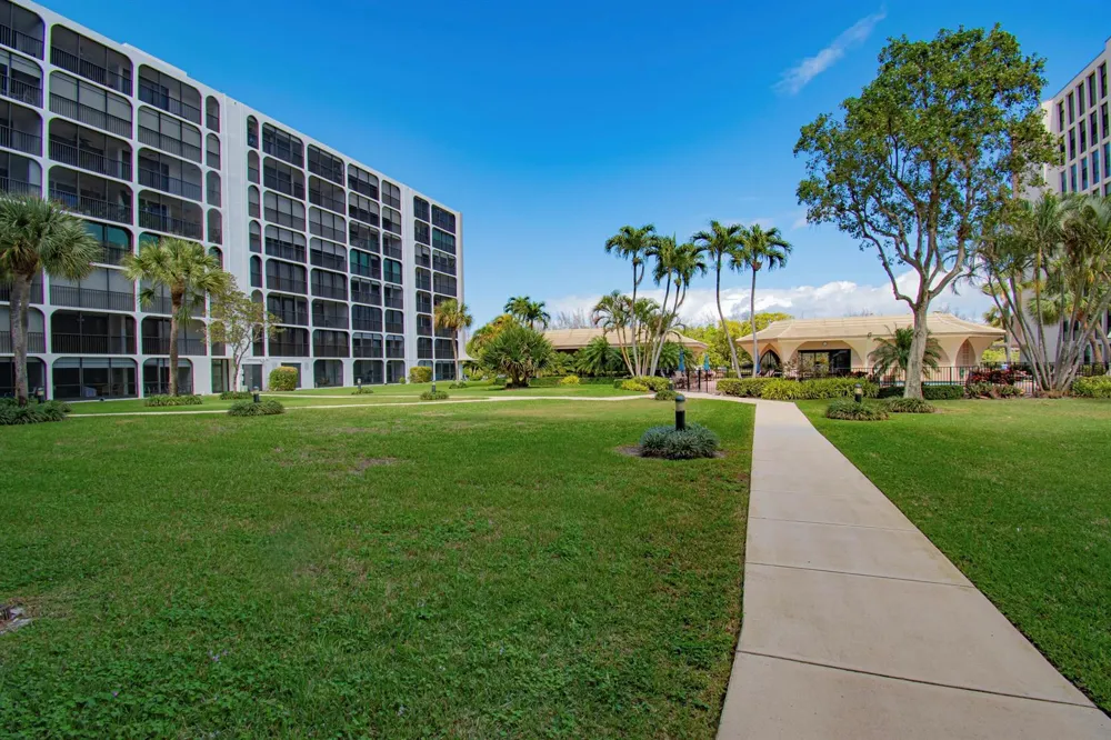 1629 Riverview Road #420 Deerfield Beach, FL 33441