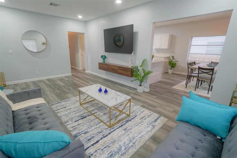 1102 SUNSET ROAD West Palm Beach, FL 33401