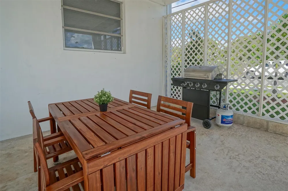 1102 SUNSET ROAD West Palm Beach, FL 33401