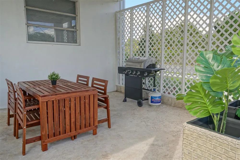 1102 SUNSET ROAD West Palm Beach, FL 33401
