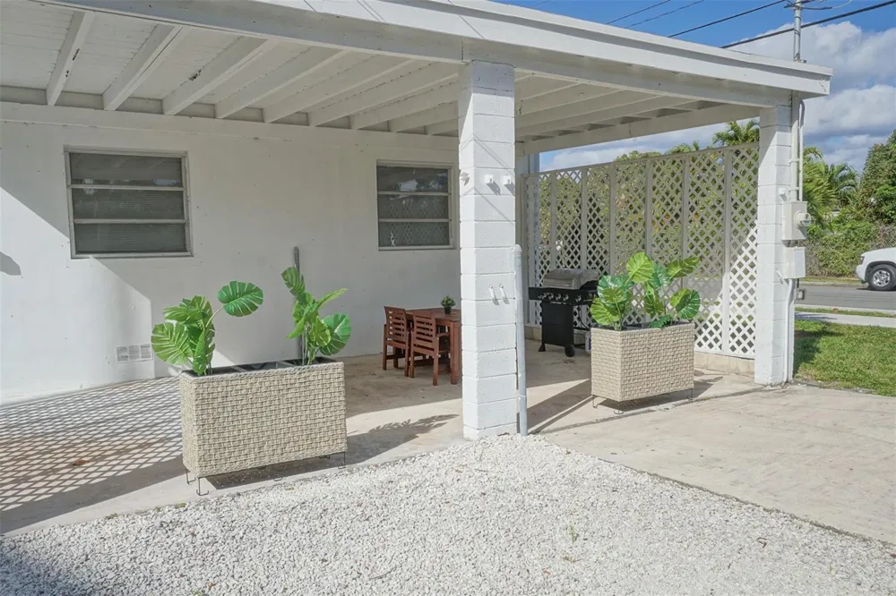 1102 SUNSET ROAD West Palm Beach, FL 33401