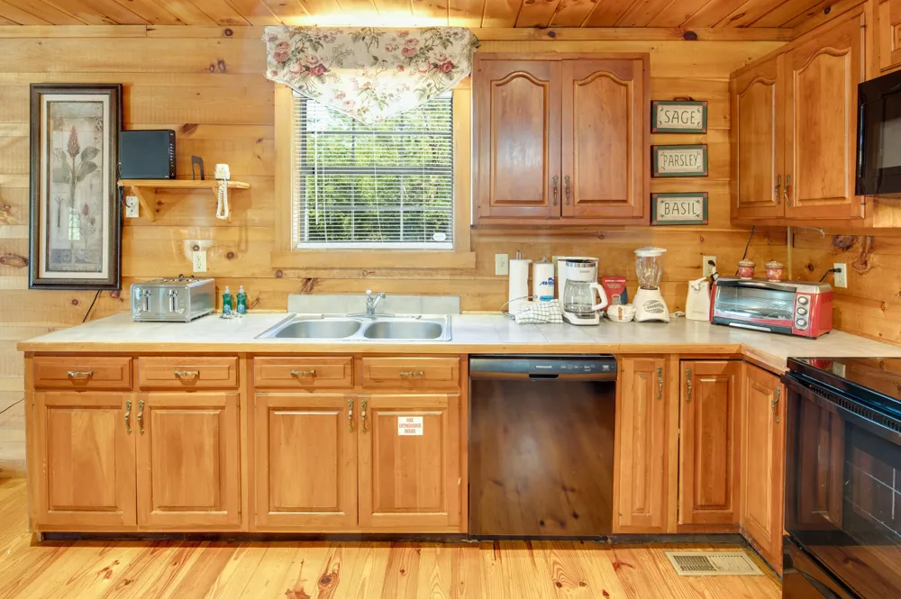 1433 Twin Rock Sevierville, TN 37862