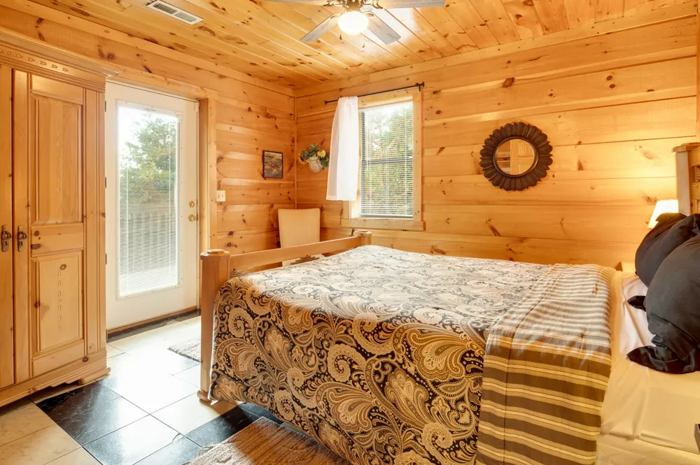 1433 Twin Rock Sevierville, TN 37862