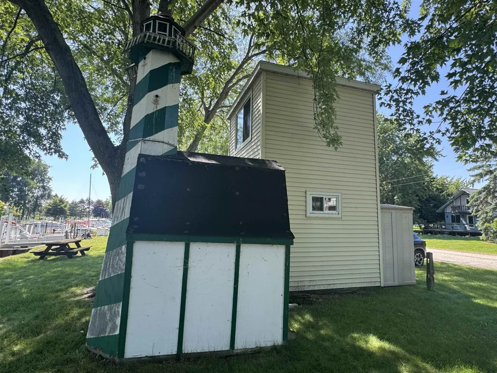 4952 Oak Street Bay City City, MI 48706