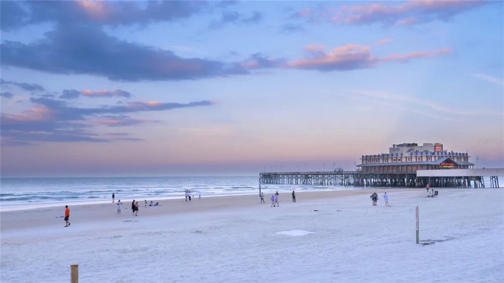 121-123 HOLLYWOOD AVENUE Daytona Beach, FL 32118