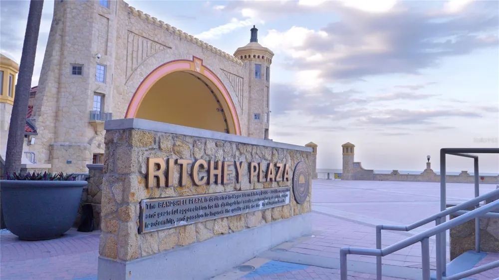 121-123 HOLLYWOOD AVENUE Daytona Beach, FL 32118