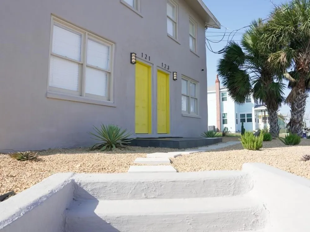 121-123 HOLLYWOOD AVENUE Daytona Beach, FL 32118