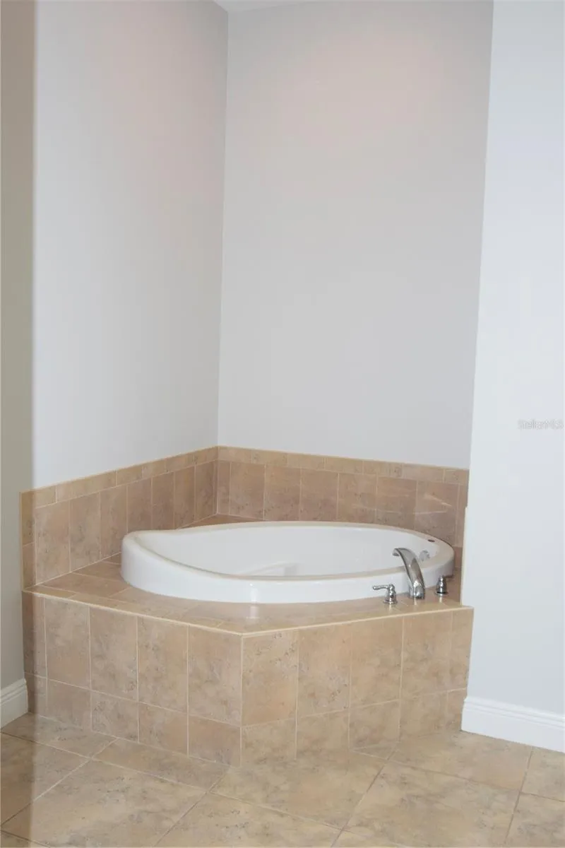 1352 LAKE BALDWIN LANE #A Orlando, FL 32814