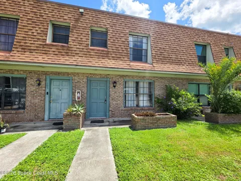 1301 Arlington Lane NE #106