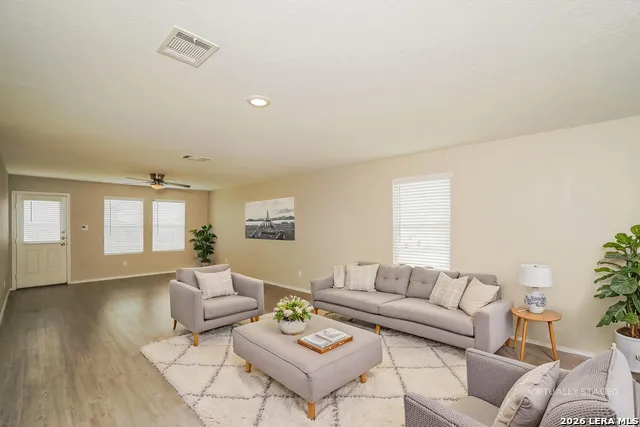 2402 Double Oak New Braunfels, TX 78130