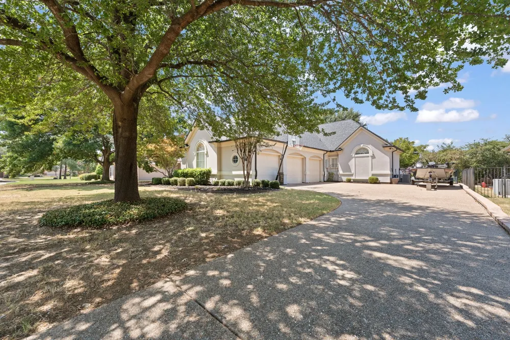 921 Fairway View Drive Mansfield, TX 76063