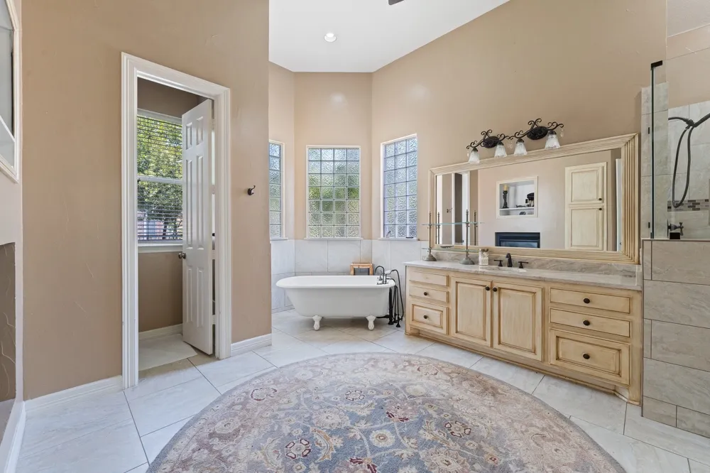 921 Fairway View Drive Mansfield, TX 76063