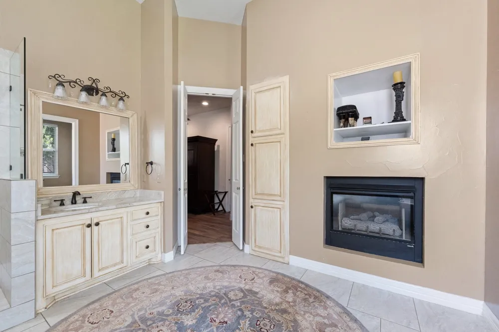 921 Fairway View Drive Mansfield, TX 76063